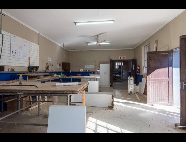 1,200M² BUILDING FOR SALE IN VILLAGE MAIN